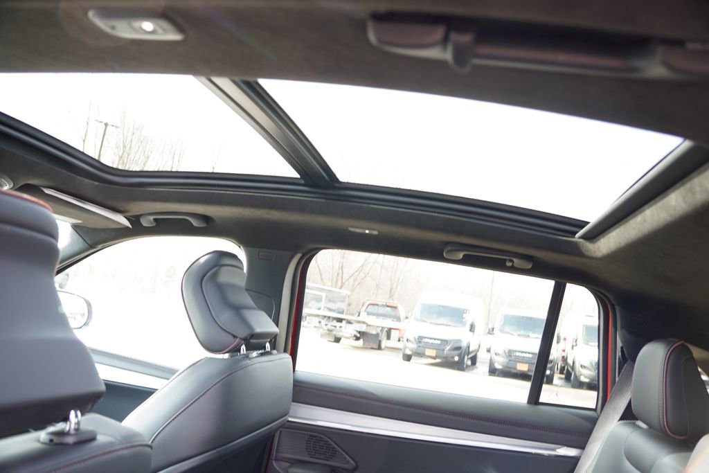 Used 2025 Jeep Wagoneer S Launch Edition AWD/4WD image 19