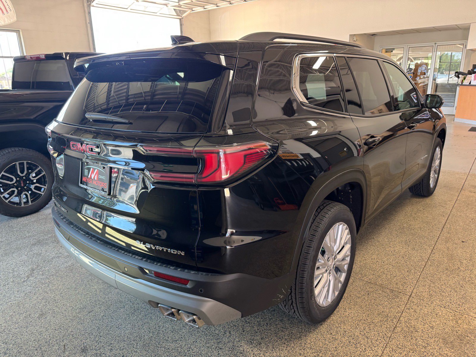 New 2026 GMC Acadia Elevation w/ Elevation Premium Package AWD/4WD image 5
