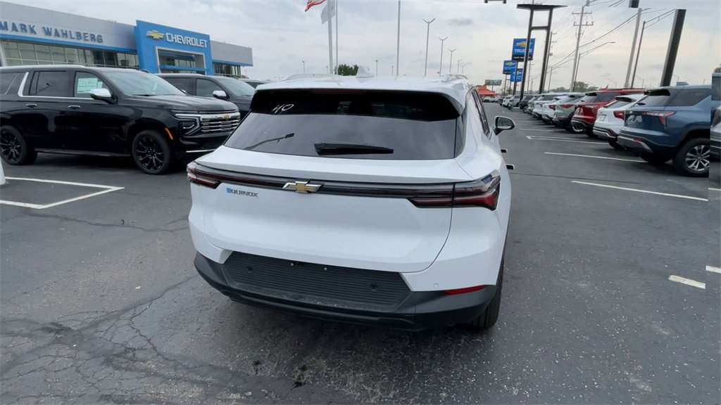 New 2026 Chevrolet Equinox EV LT image 9