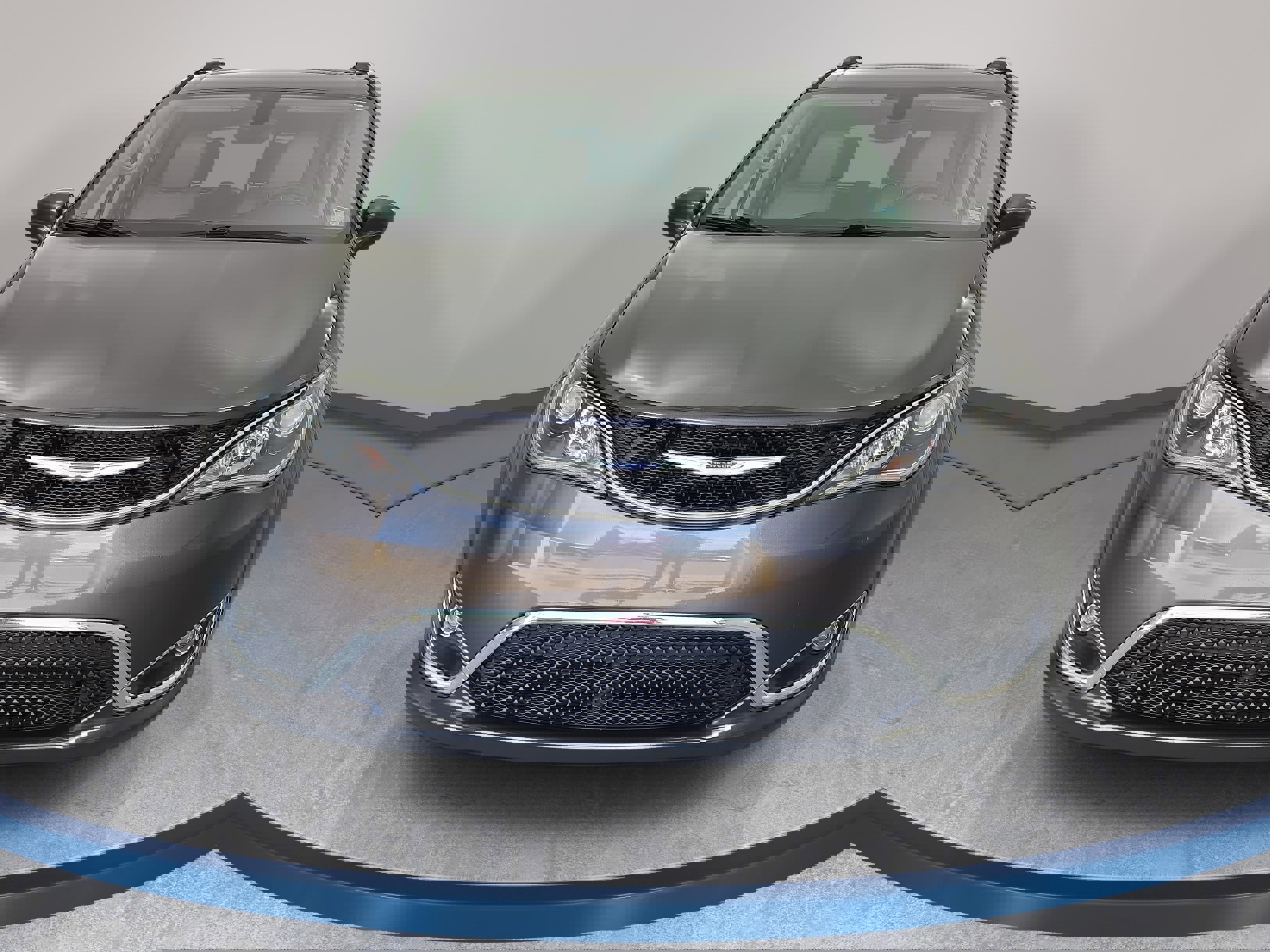 Used 2018 Chrysler Pacifica Touring-L image 2