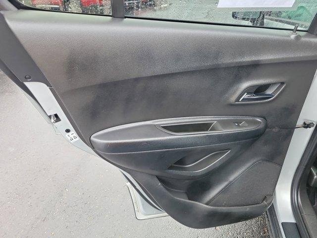 Used 2021 Chevrolet Trax LT w/ Redline Edition image 9