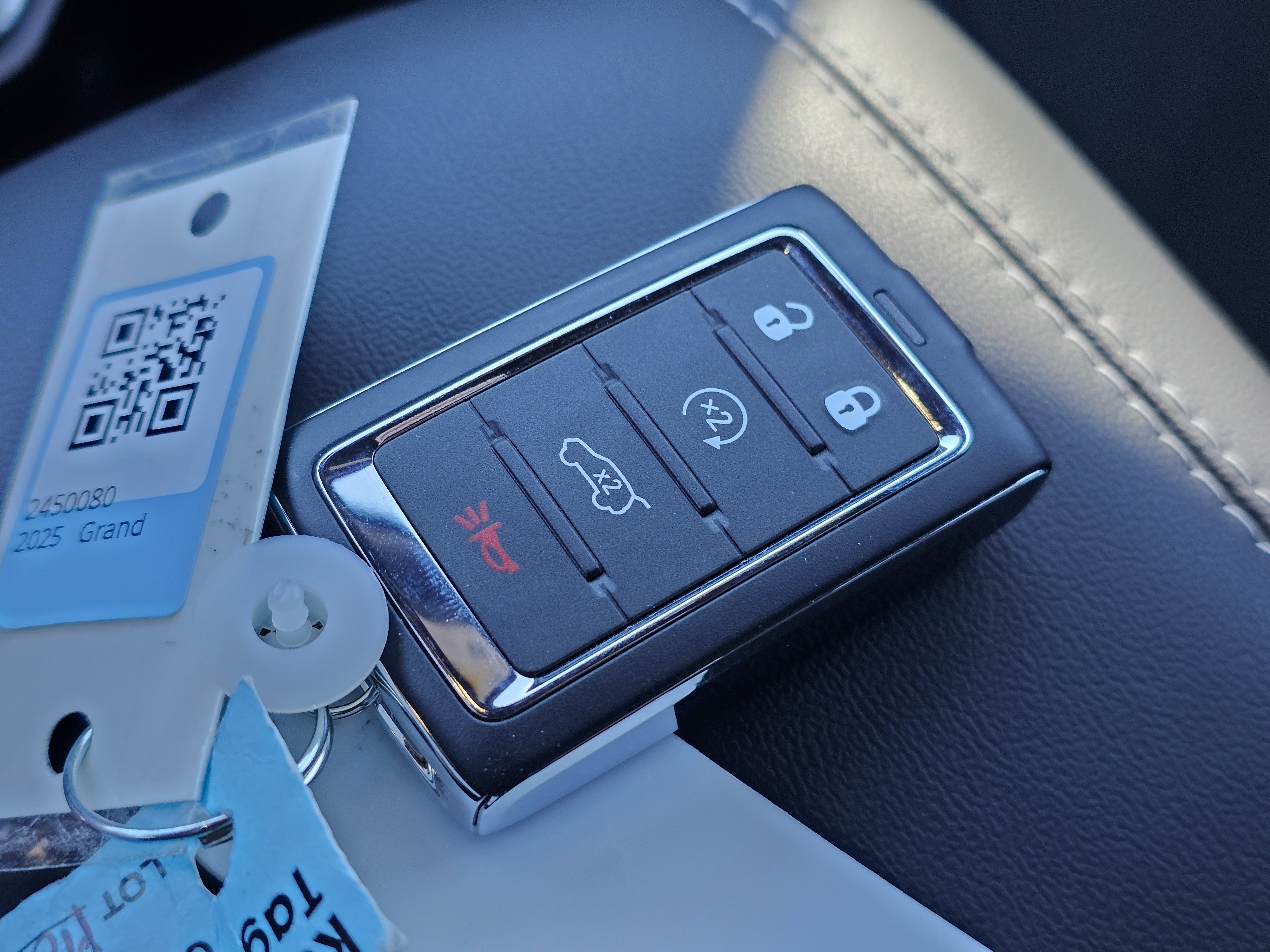 New 2025 Jeep Grand Cherokee L Altitude image 30