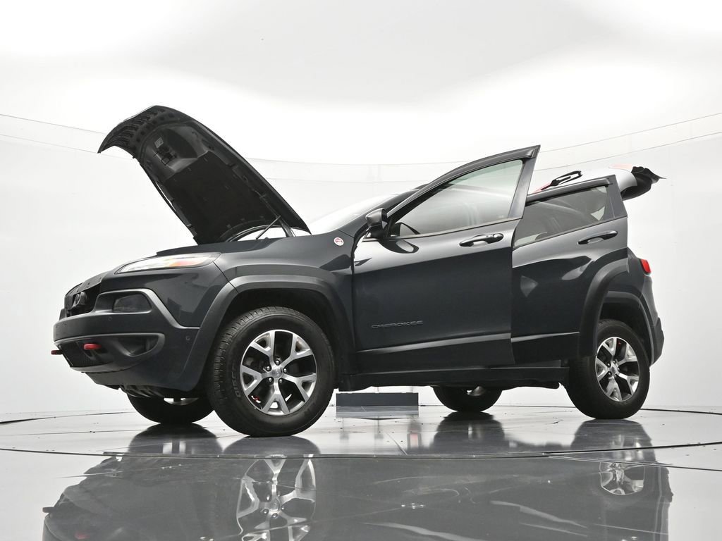 Used 2016 Jeep Cherokee Trailhawk w/ Comfort/Convenience Group image 50