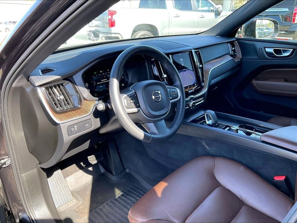 Used 2022 Volvo XC60 B5 Momentum w/ Climate Package AWD/4WD image 8