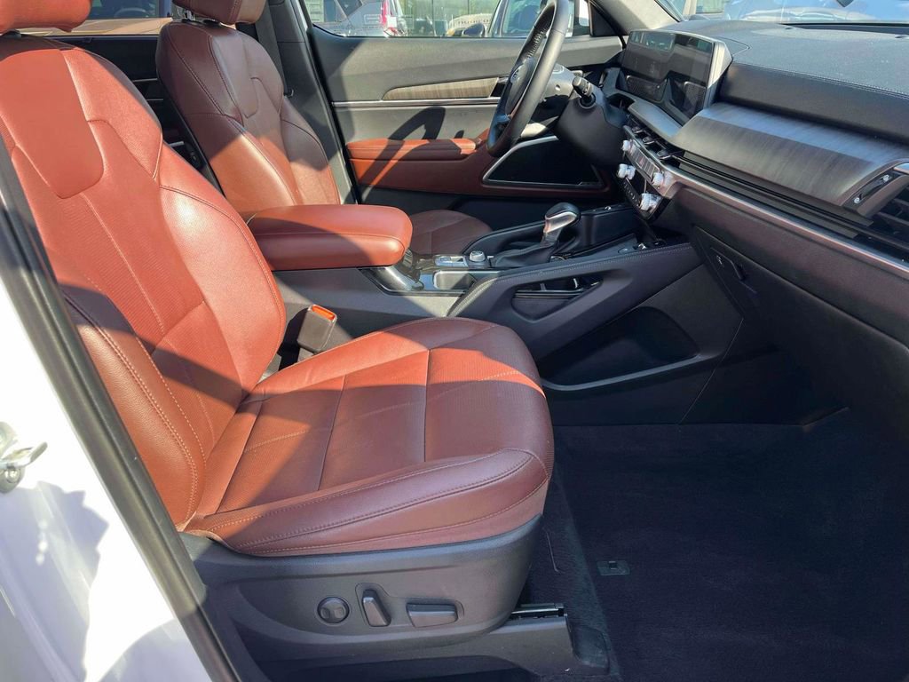 Used 2024 Kia Telluride EX image 13