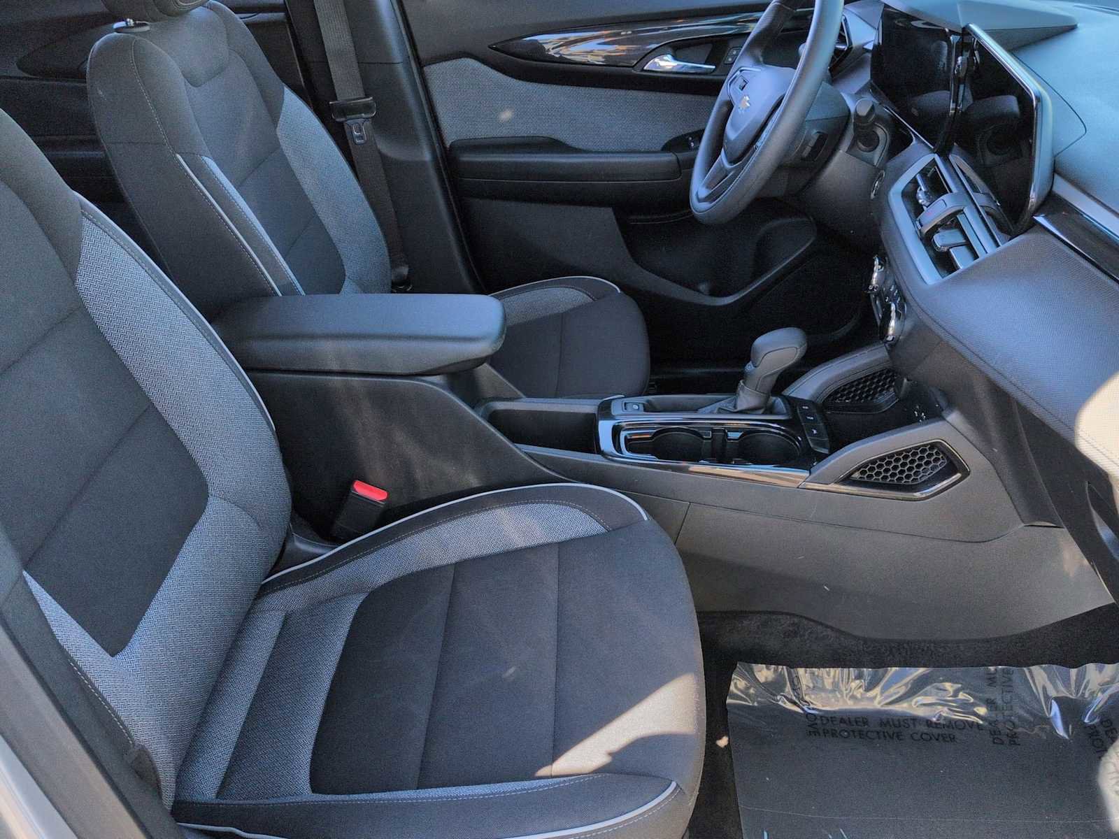 Used 2025 Chevrolet TrailBlazer LS image 38