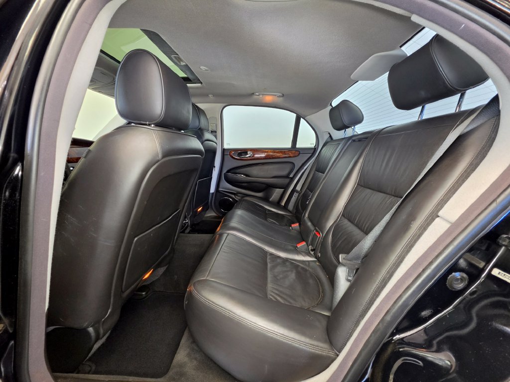 Used 2008 Jaguar XJ8 RWD image 4