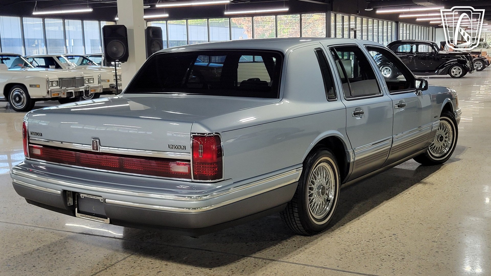 Used 1993 Lincoln Town Car Signature RWD image 34