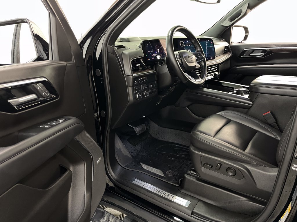 Used 2025 Chevrolet Tahoe Z71 w/ Comfort Package AWD/4WD image 29