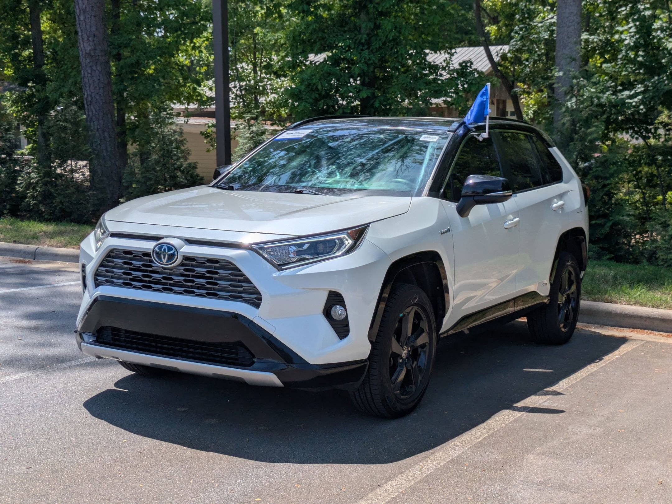 Used 2020 Toyota RAV4 XSE w/ XSE Grade Weather Package image 6