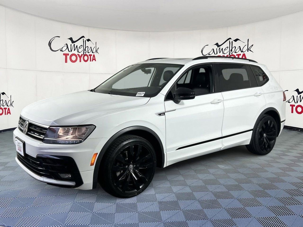 Used 2021 Volkswagen Tiguan SE R-Line image 2