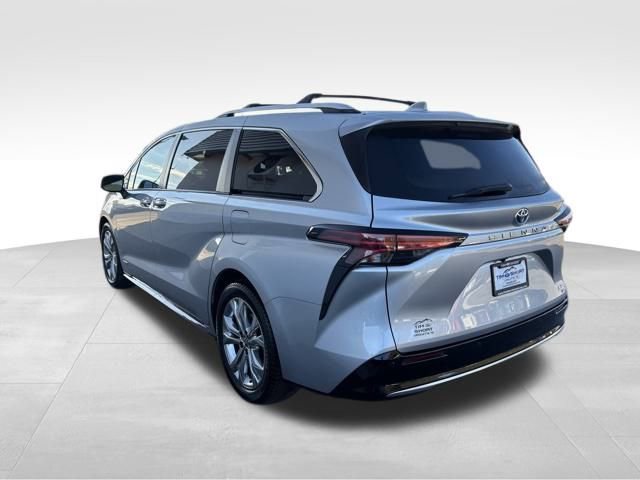 Used 2021 Toyota Sienna Platinum image 7