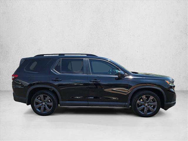Used 2025 Honda Pilot Sport image 4