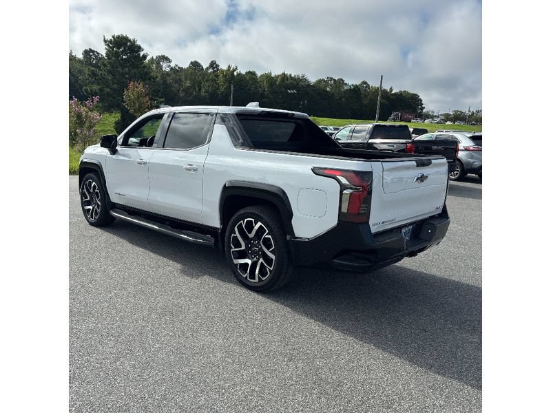 Used 2025 Chevrolet Silverado EV RST AWD/4WD image 4