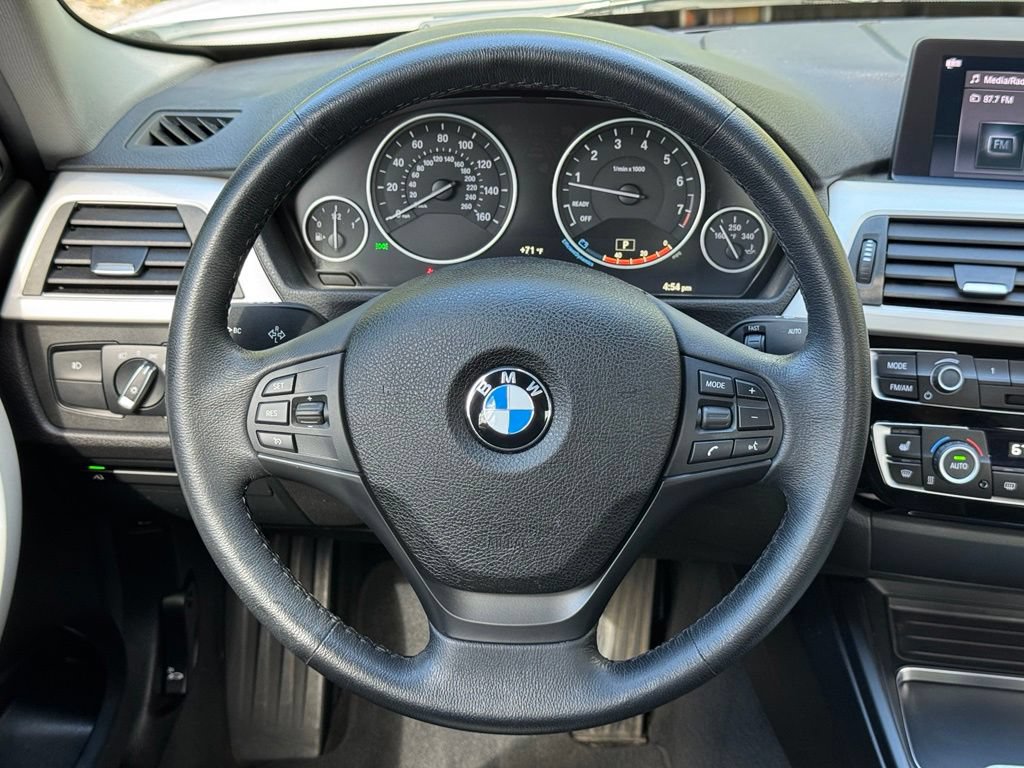 Used 2018 BMW 320i xDrive Sedan w/ Premium Package AWD/4WD image 21