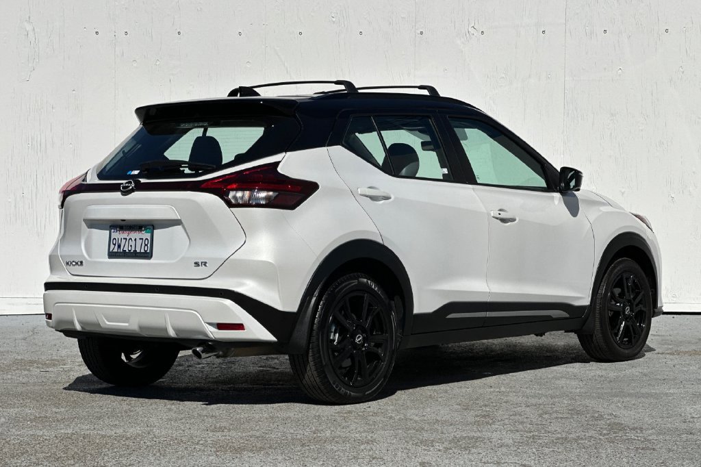 Certified 2024 Nissan Kicks SR w/ SR Premium Package FWD image 3