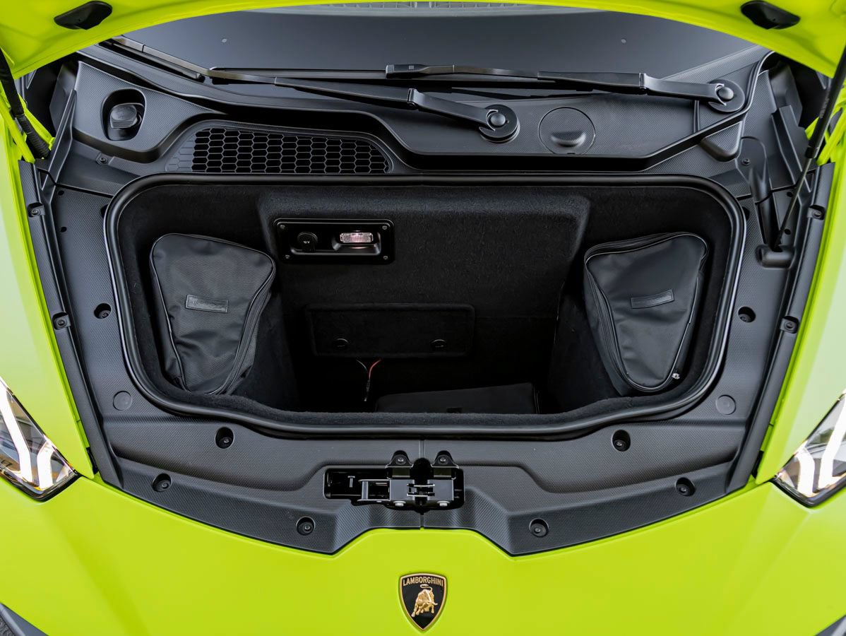 Used 2019 Lamborghini Huracan Performante AWD/4WD image 35