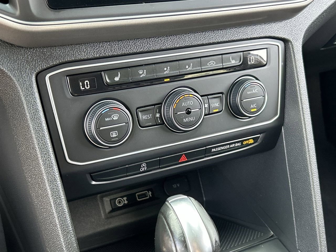 Used 2019 Volkswagen Atlas SE w/ Panoramic Sunroof Package FWD image 25