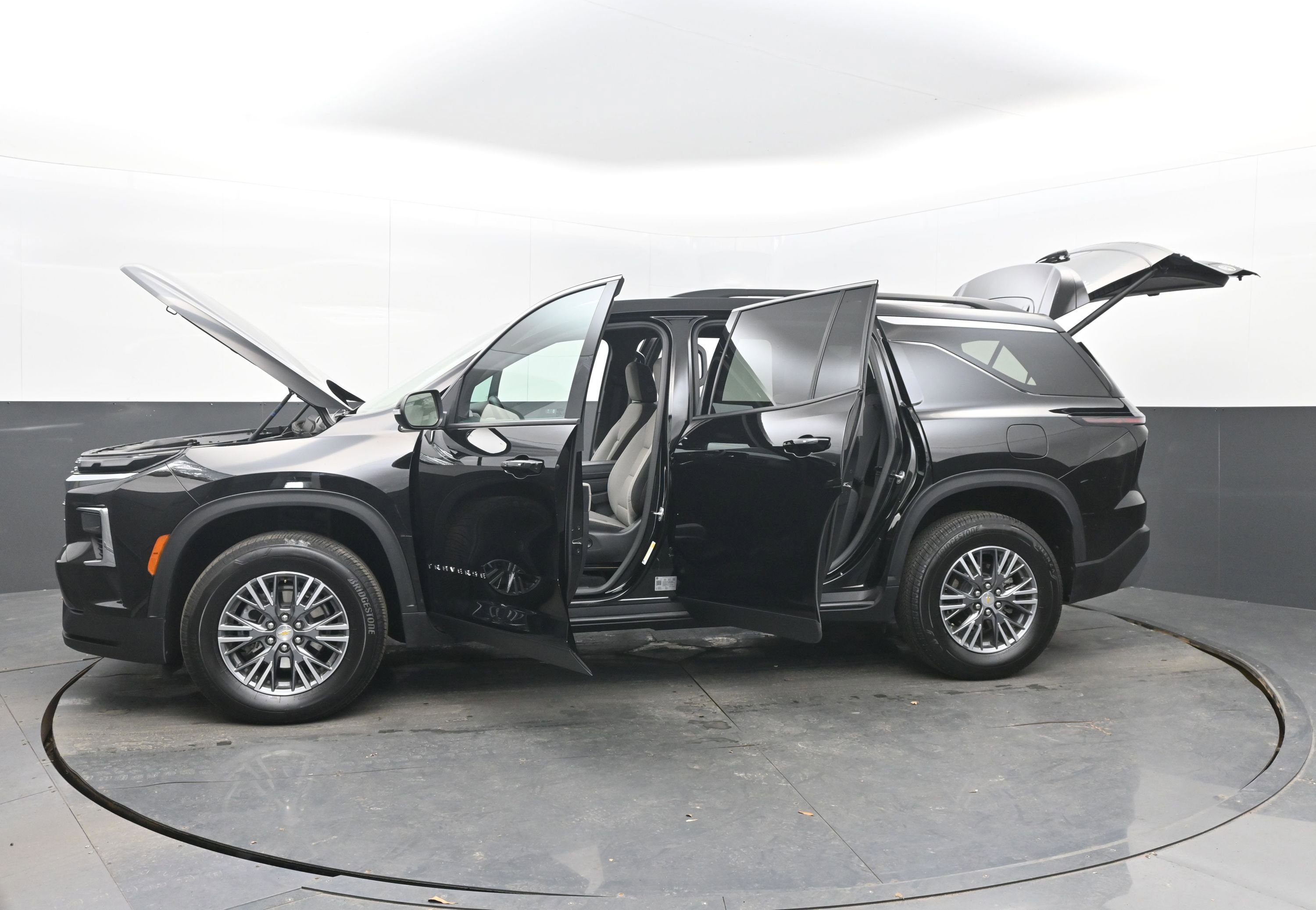 Used 2025 Chevrolet Traverse LT image 39
