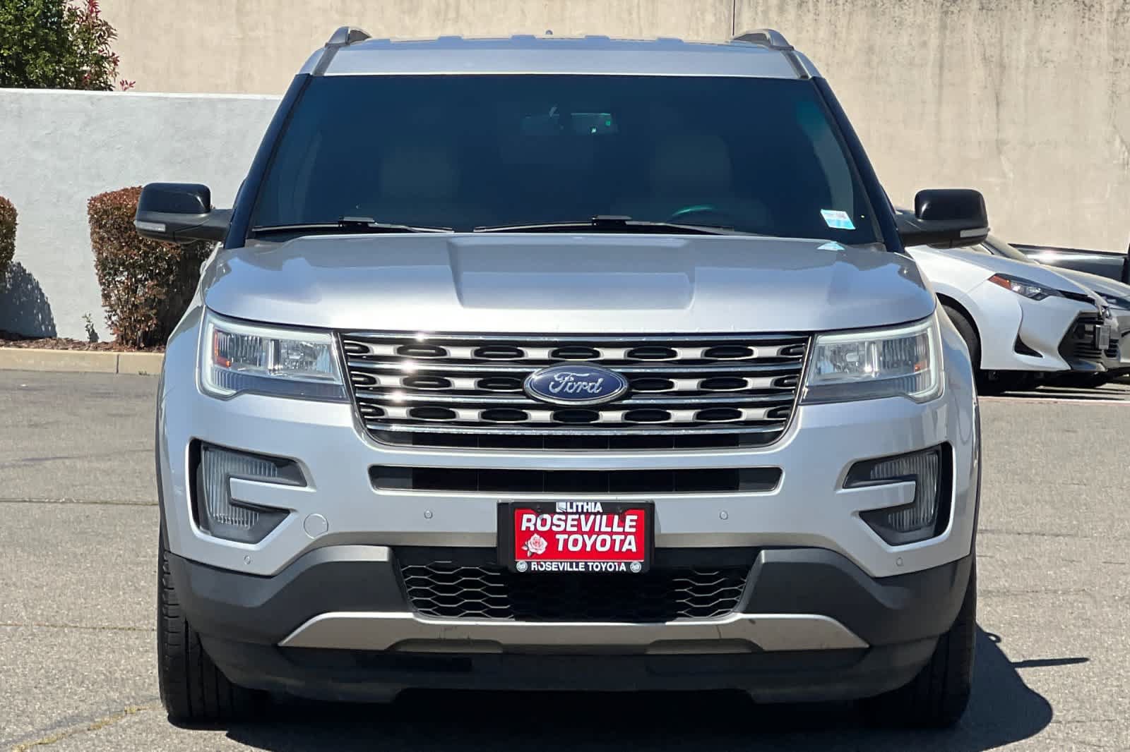 Used 2016 Ford Explorer XLT w/ Equipment Group 202A AWD/4WD image 10