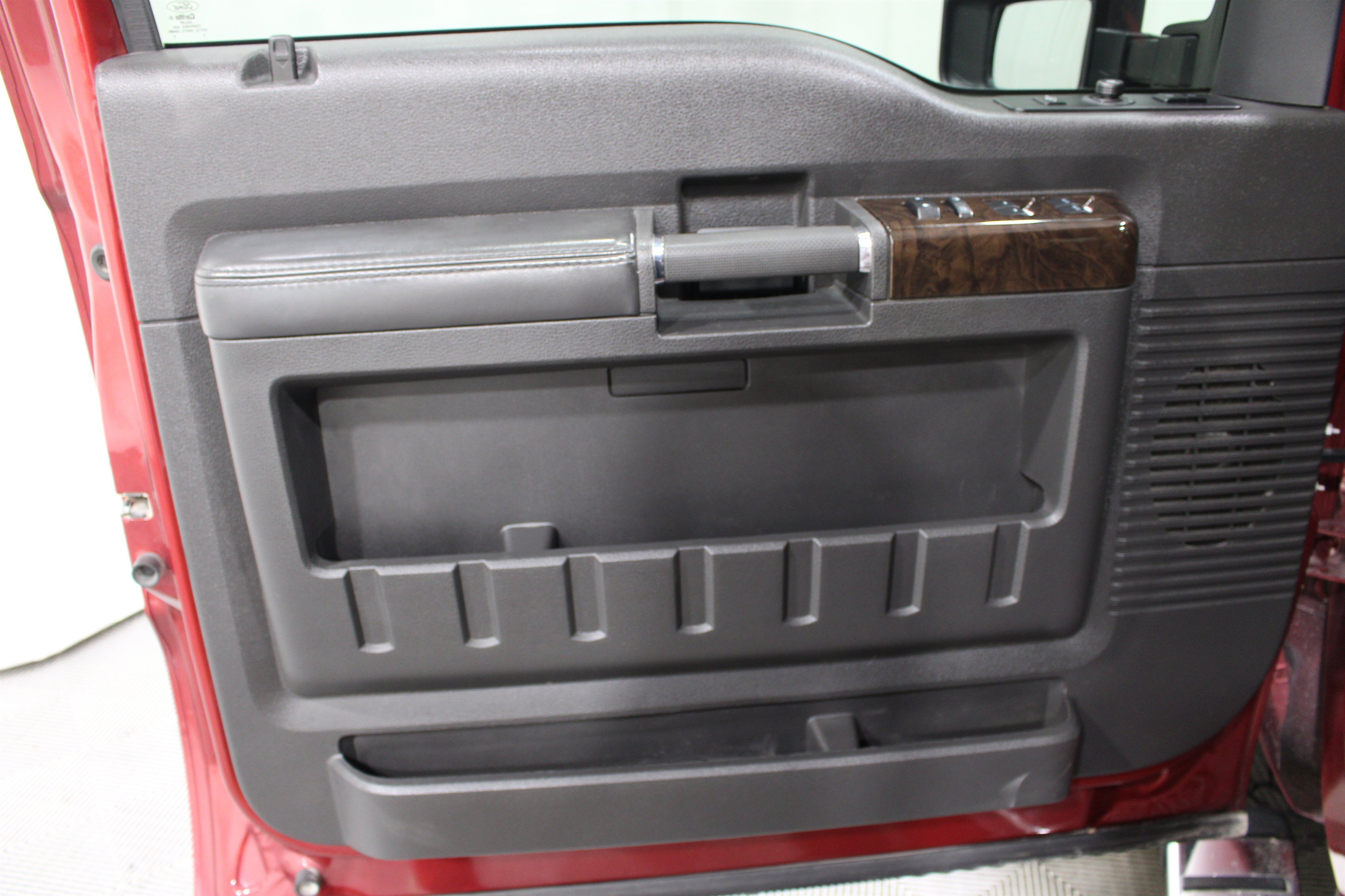 Used 2013 Ford F250 Platinum w/ FX4 Off Road Pkg AWD/4WD image 6