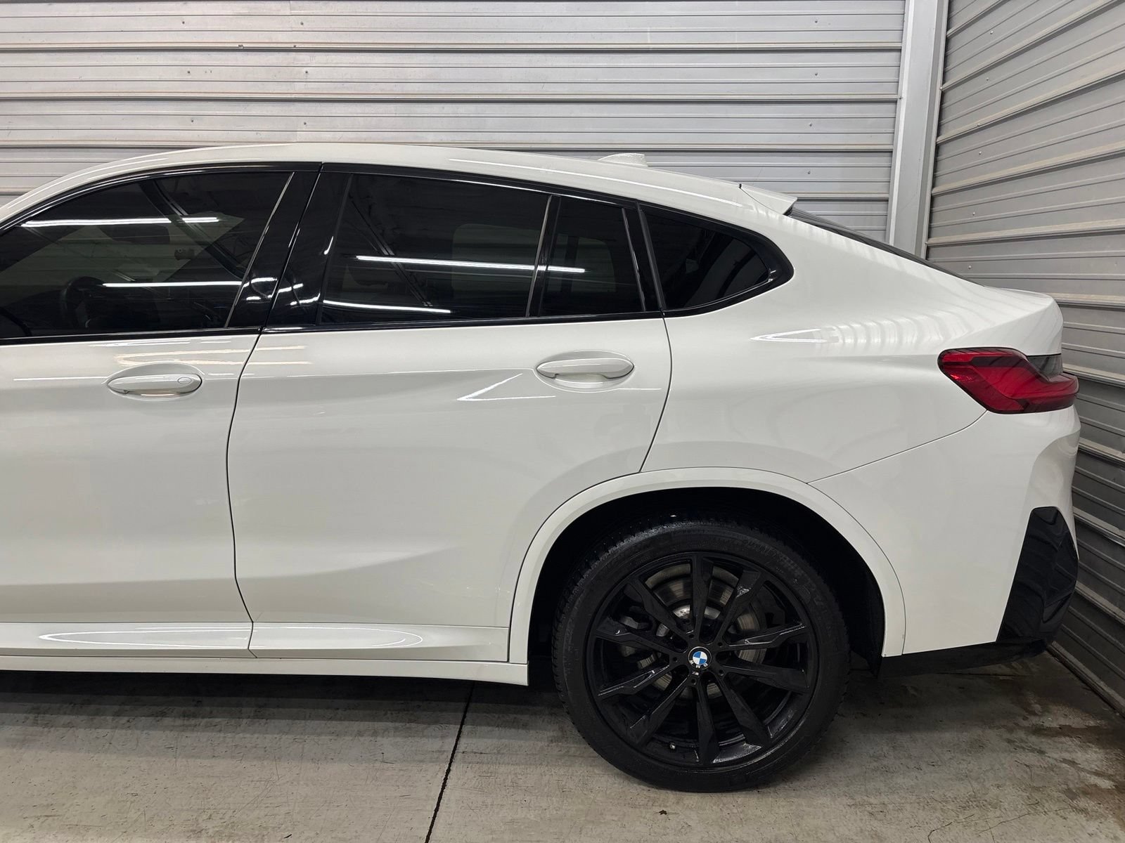 Used 2023 BMW X4 xDrive30i w/ M Sport Package AWD/4WD image 5