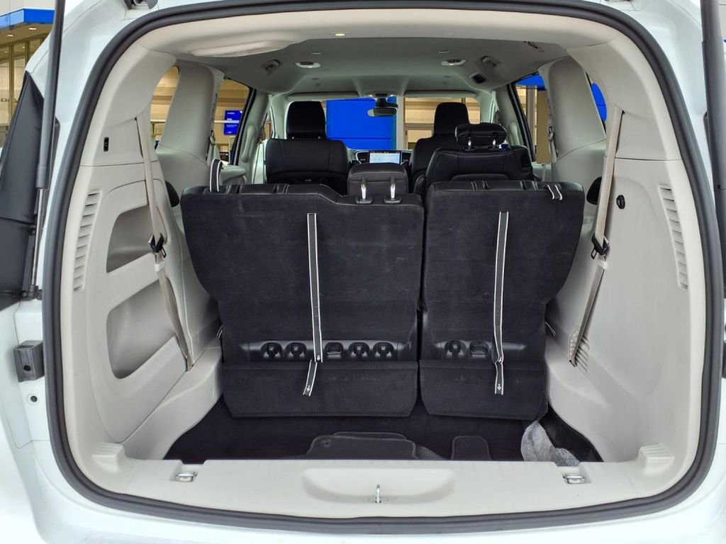 Used 2024 Chrysler Pacifica Touring-L FWD image 26
