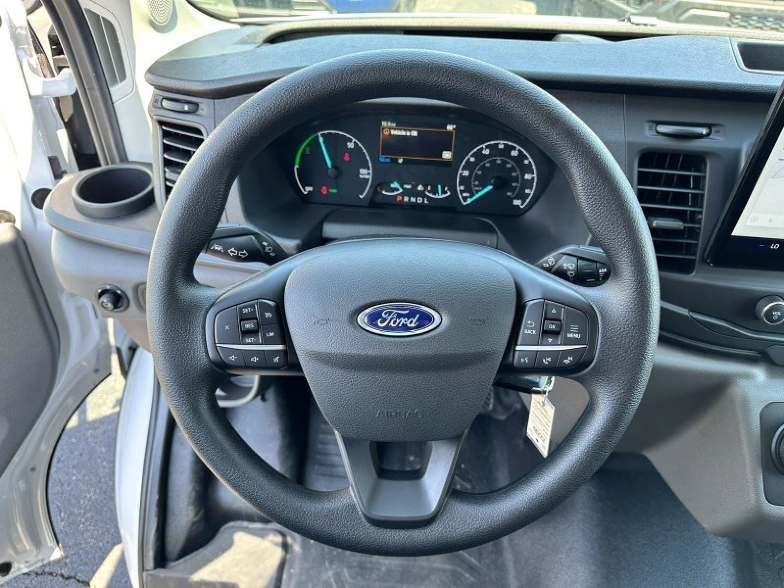 Used 2023 Ford E-Transit Medium Roof image 22