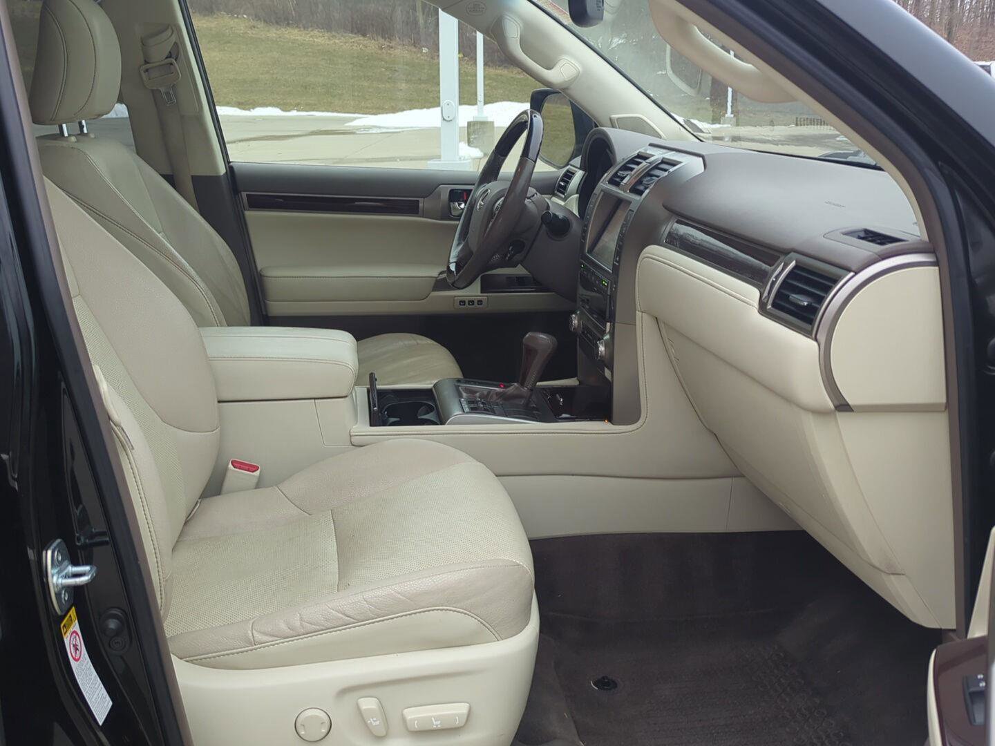 Used 2019 Lexus GX 460 Premium w/ Premium Package image 31