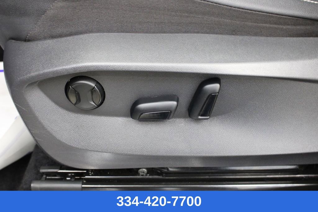 Certified 2023 Volkswagen Tiguan SE R-Line image 18