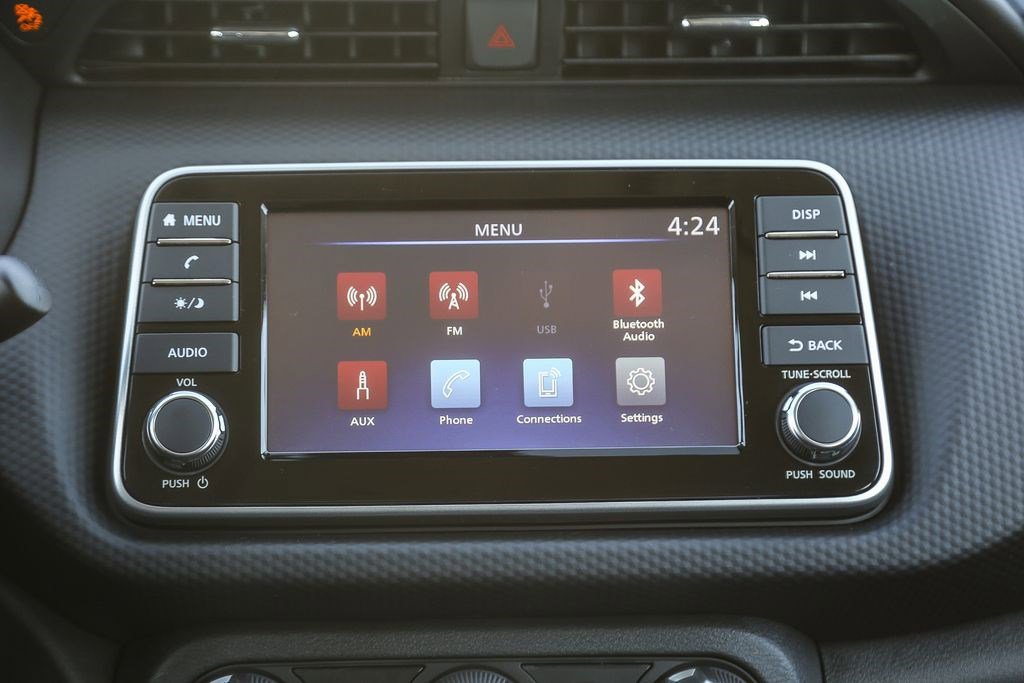 Certified 2025 Nissan Kicks Play S image 13