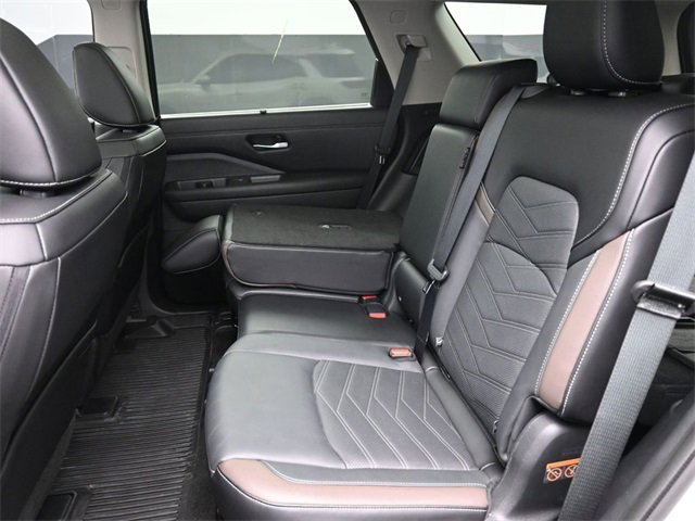 Used 2024 Nissan Pathfinder Platinum w/ Cargo Package image 17