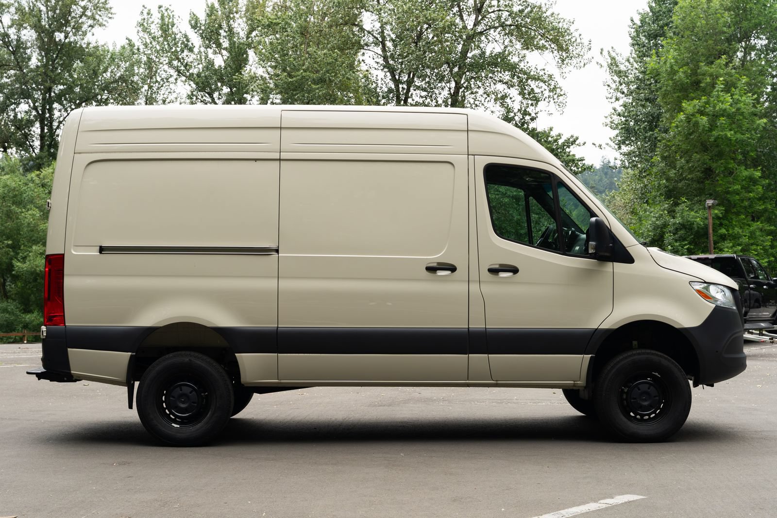 Used 2025 Mercedes-Benz Sprinter 2500 image 4