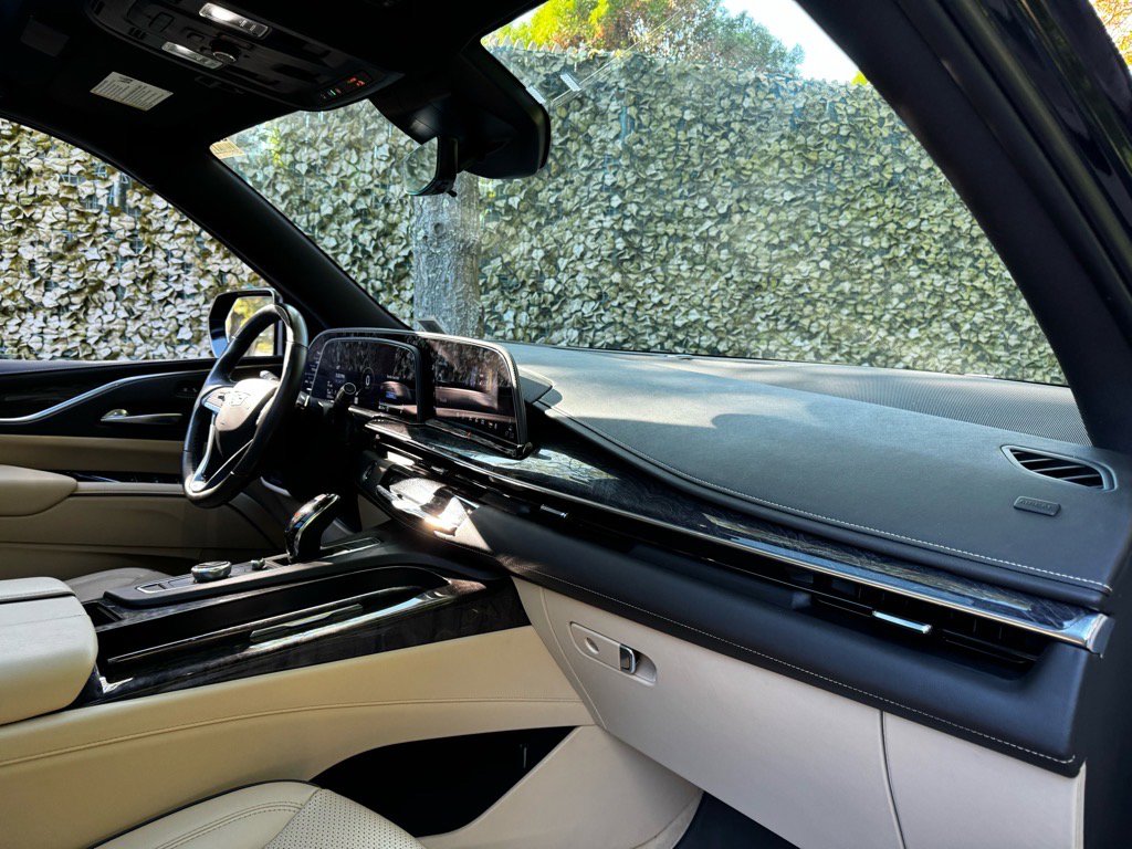 Used 2023 Cadillac Escalade Premium Luxury w/ Performance Package image 25