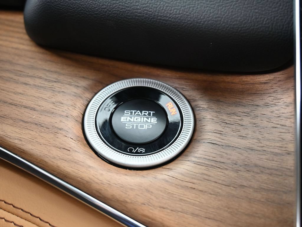 New 2025 Jeep Grand Cherokee L Summit AWD/4WD image 30