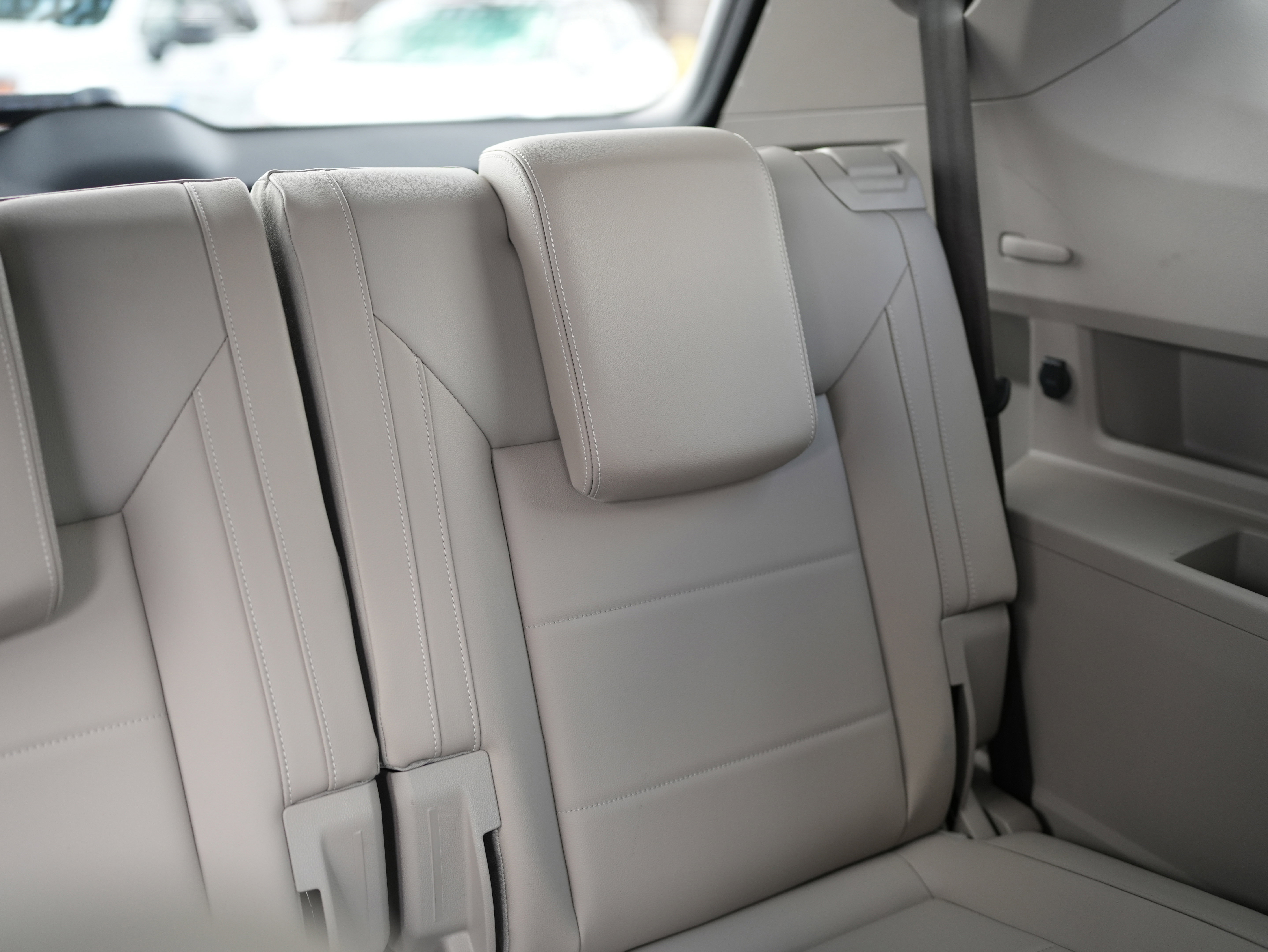 Certified 2022 Volkswagen Atlas SE w/ Black Wheel Package image 25