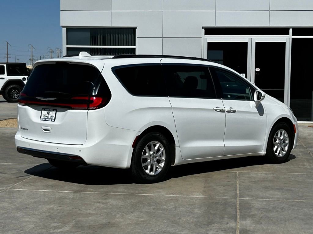 Used 2022 Chrysler Pacifica Touring-L FWD image 7