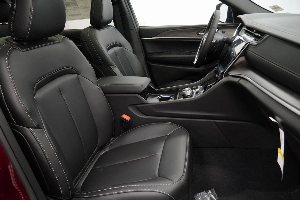 New 2025 Jeep Grand Cherokee Limited image 36