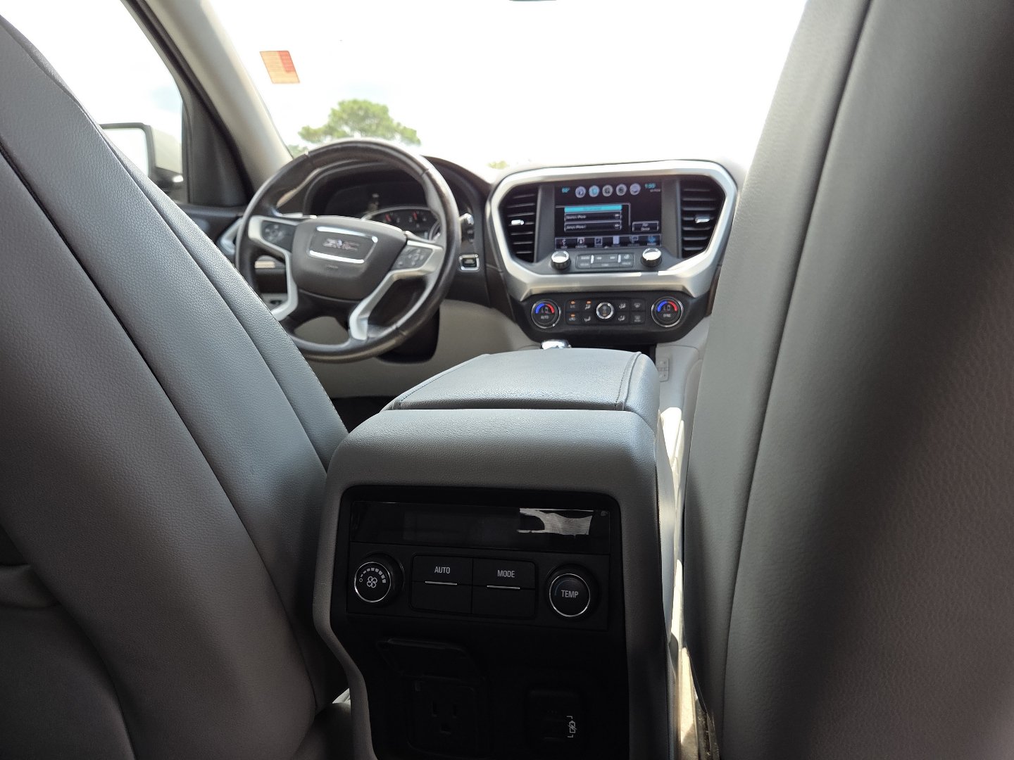 Used 2017 GMC Acadia SLT FWD image 24