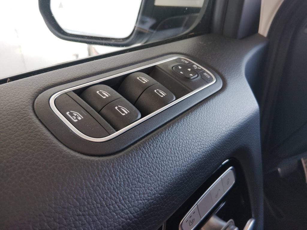 Used 2025 Mercedes-Benz G 550 image 32
