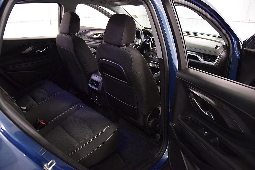 Used 2024 GMC Terrain SLE image 29