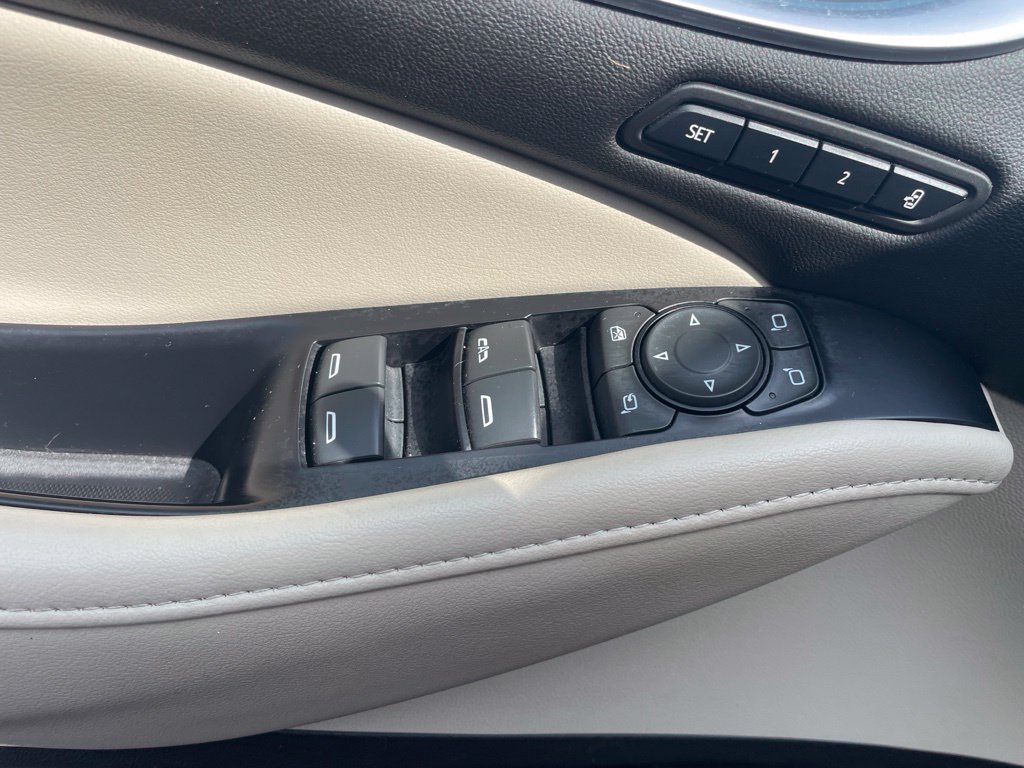 Used 2019 Buick Enclave Premium AWD/4WD image 11