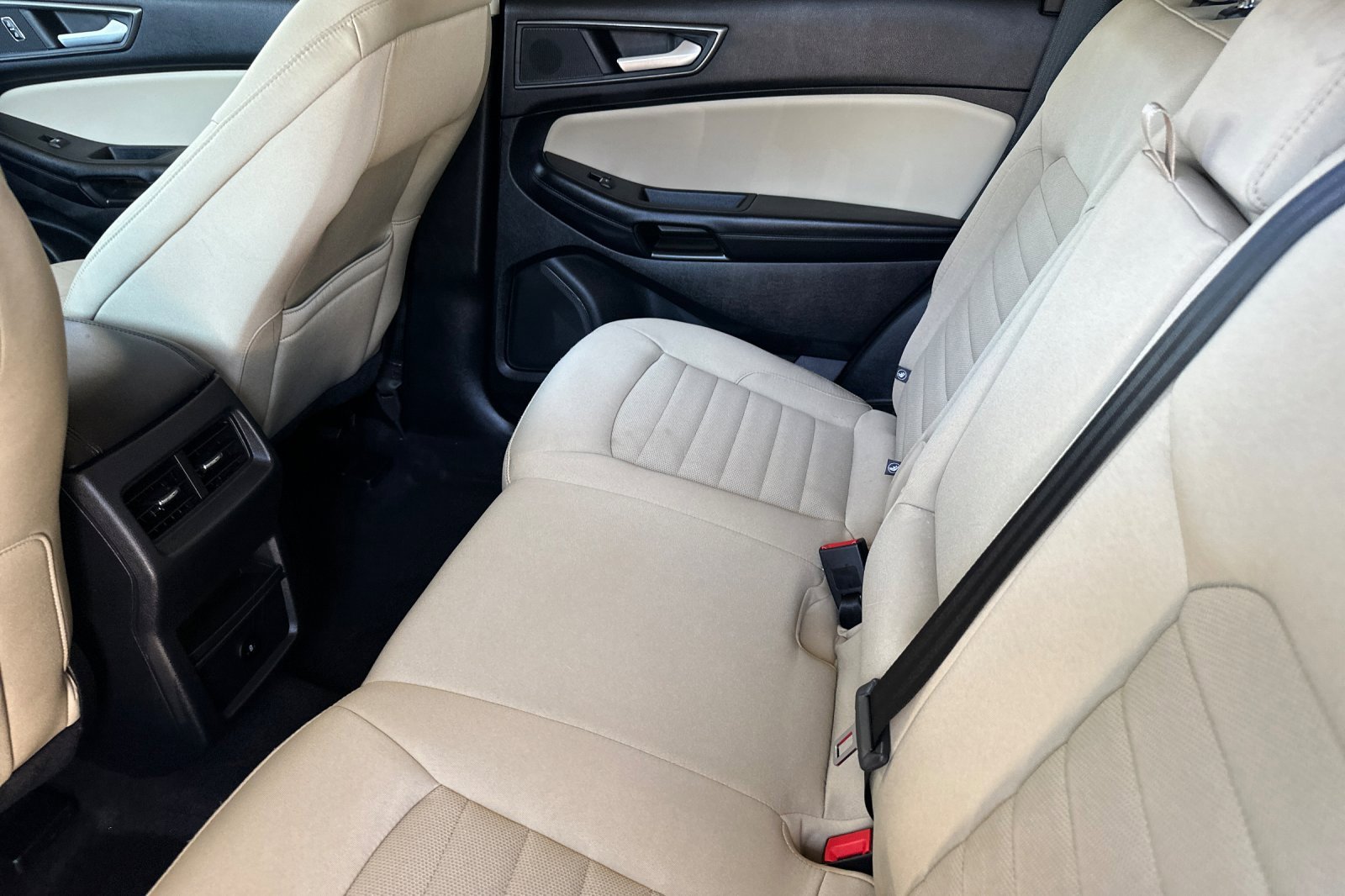 Used 2024 Ford Edge SE image 12