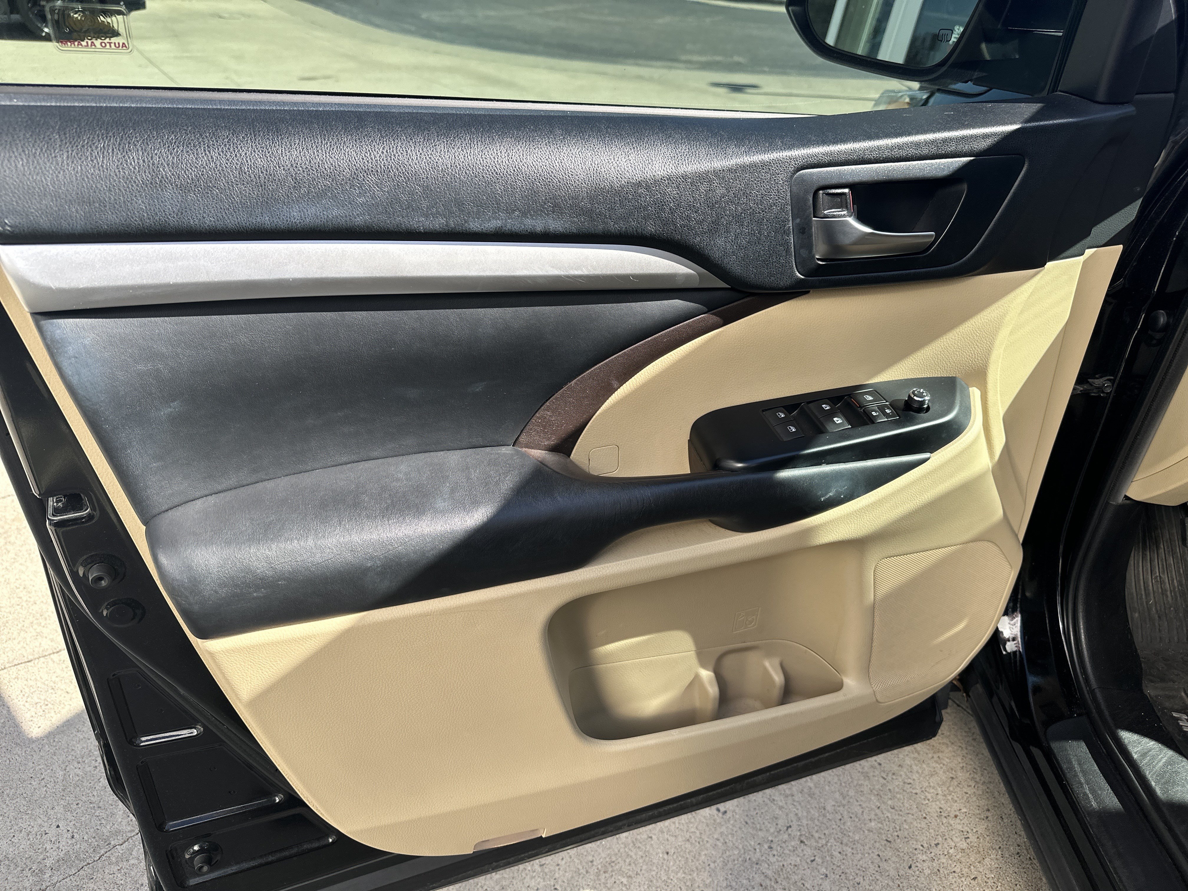 Used 2019 Toyota Highlander XLE AWD/4WD image 13