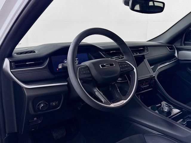 Used 2023 Jeep Grand Cherokee Altitude AWD/4WD image 9