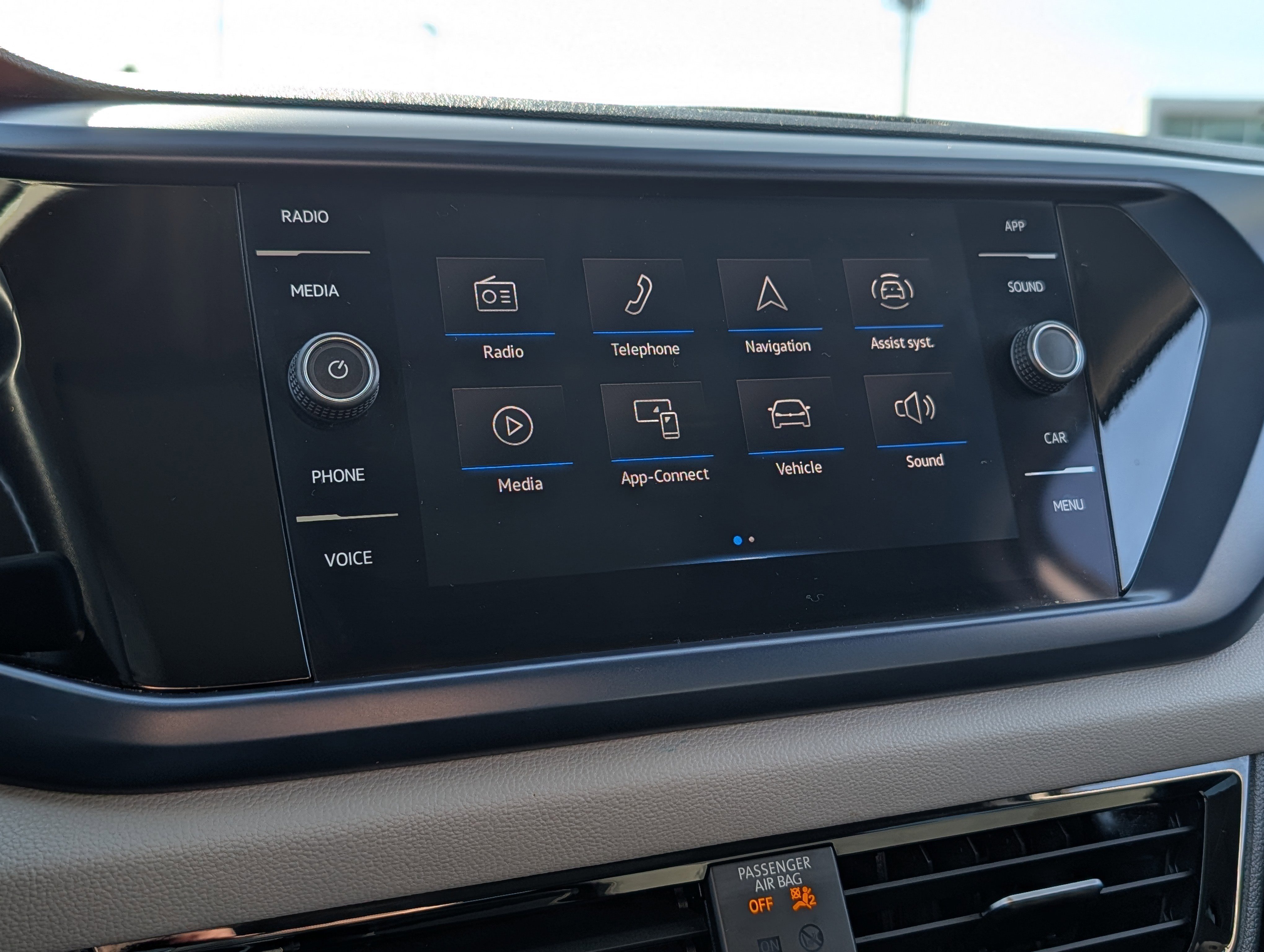 Used 2023 Volkswagen Taos SE w/ Panoramic Sunroof Package image 22