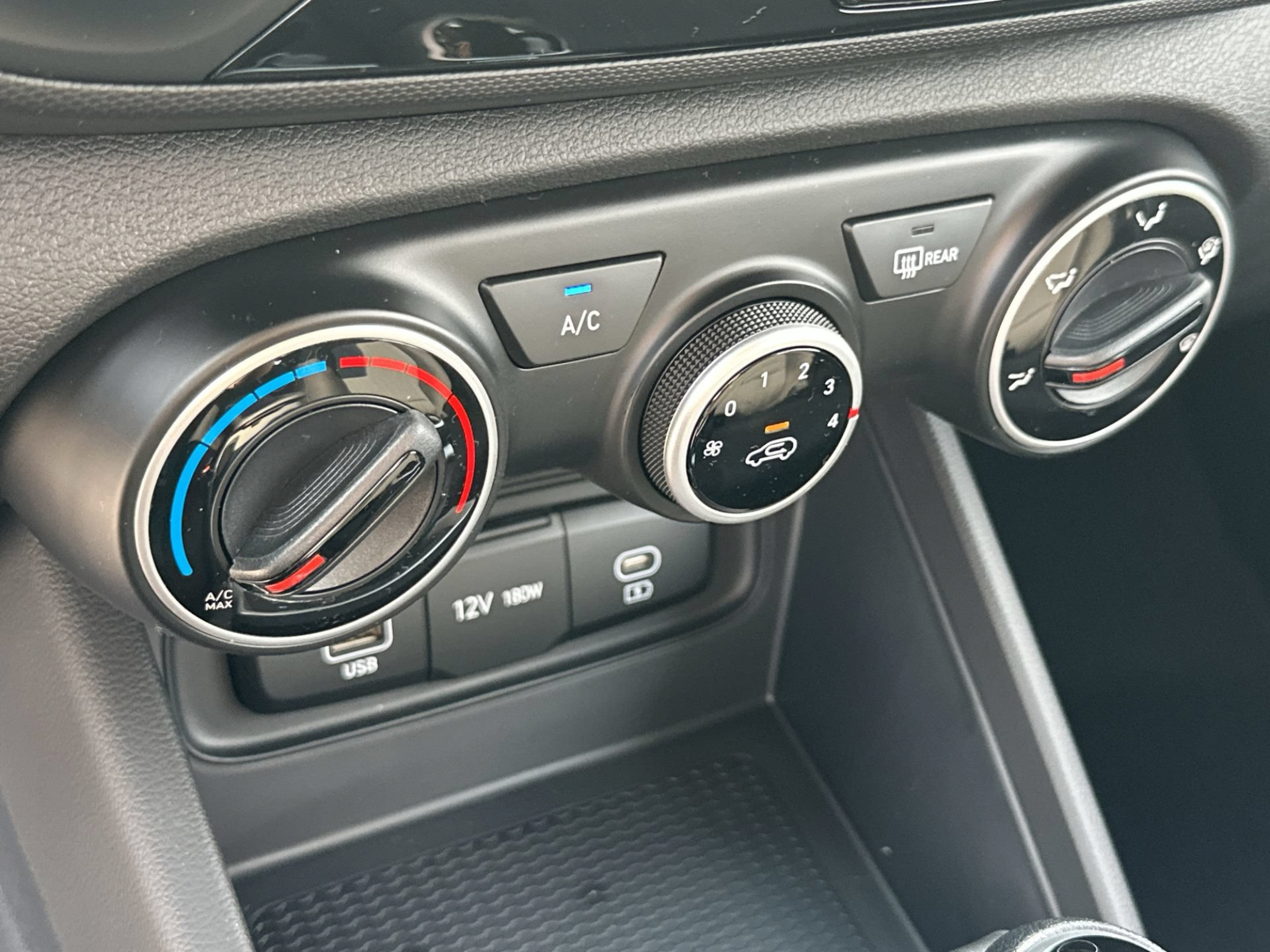 New 2026 Hyundai Venue SE FWD image 17