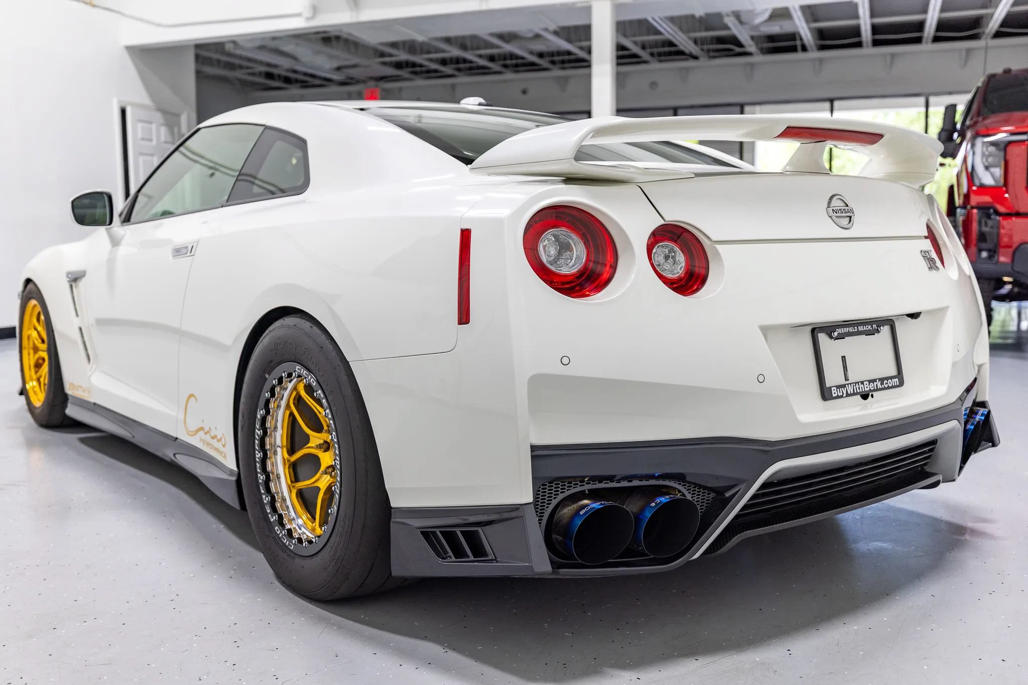 Used 2017 Nissan GT-R Premium w/ Premium Interior Package AWD/4WD image 18