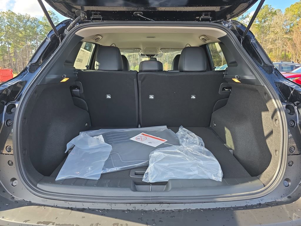 New 2026 Nissan Kicks SR FWD image 16