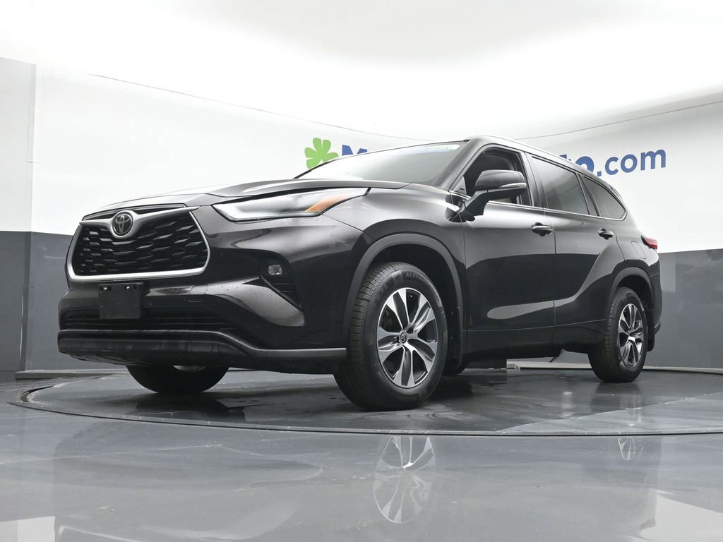 Used 2021 Toyota Highlander XLE image 6